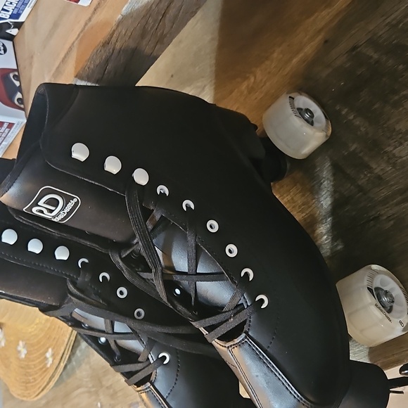 Black Roller Derby Skates Size 7/10 - Picture 2 of 2